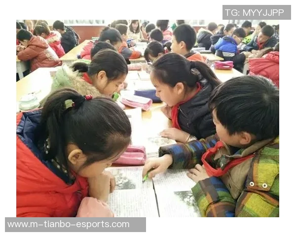 自由足球花式技能的魅力与技巧探索让你在球场上尽显风采